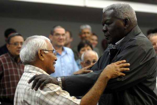 Dialoga Lazo con l�deres religiosos. Foto AIN