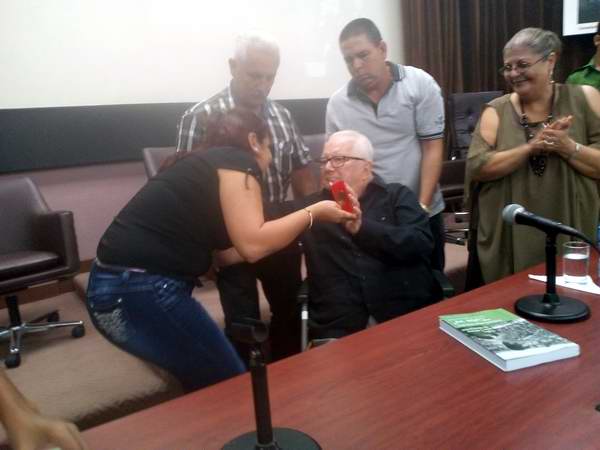 Jóvenes cubanos reconocen labor educativa de Armando Hart
