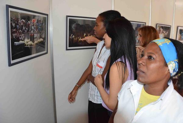 Inauguran exposición dedicada a Fidel en la sede del parlamento cubano