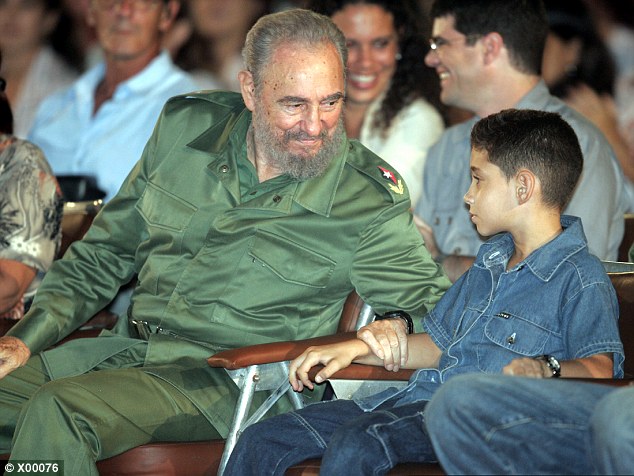 Fidel Castro junto al ni Elin Gonzlez Fidel Castro junto al ni Elin Gonzlez