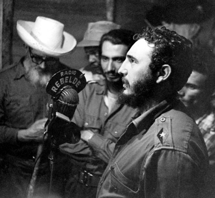 Fidel Castro le habla a Cuba y al mundo a través de Radio Rebelde