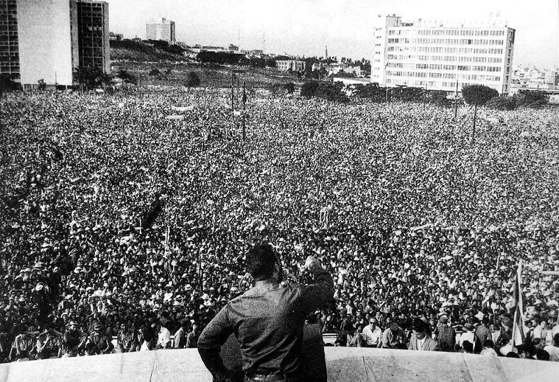 La II Declaración de La Habana patentizaba la decisión de los cubanos de continuar resistiendo y de construir el Socialismo La II Declaración de La Habana patentizaba la decisión de los cubanos de continuar resistiendo y de construir el Socialismo