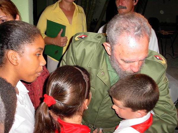 Fidel Castro y los niños