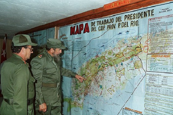 Fidel, de visita en el Consejo de Defensa Provincial Pinar del Río