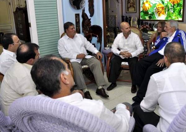 Encuentro de Fidel Castro con los Cinco Héroes. Foto: Estudio Revolución Encuentro de Fidel Castro con los Cinco Héroes. Foto: Estudio Revolución