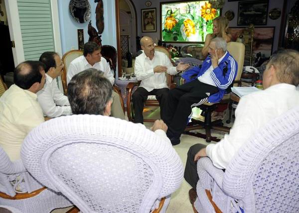 Encuentro de Fidel Castro con los Cinco Héroes. Foto: Estudio Revolución Encuentro de Fidel Castro con los Cinco Héroes. Foto: Estudio Revolución