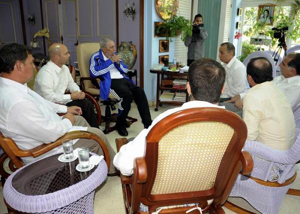 Encuentro de Fidel Castro con los Cinco Héroes. Foto: Estudio Revolución Encuentro de Fidel Castro con los Cinco Héroes. Foto: Estudio Revolución