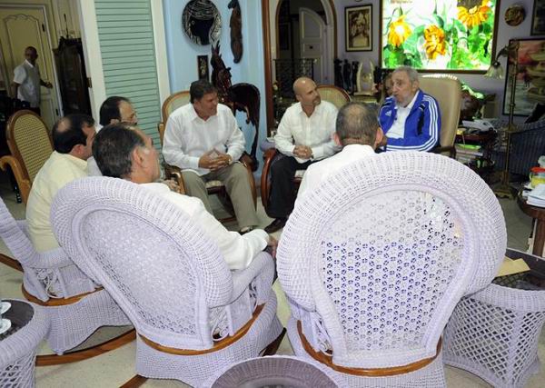 Encuentro de Fidel Castro con los Cinco Héroes. Foto: Estudio Revolución Encuentro de Fidel Castro con los Cinco Héroes. Foto: Estudio Revolución
