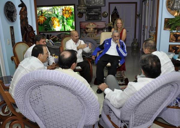 Encuentro de Fidel Castro con los Cinco Héroes. Foto: Estudio Revolución Encuentro de Fidel Castro con los Cinco Héroes. Foto: Estudio Revolución