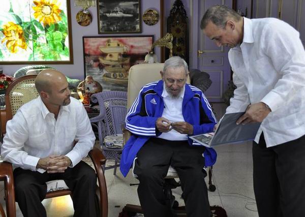 Encuentro de Fidel Castro con los Cinco Héroes. Foto: Estudio Revolución Encuentro de Fidel Castro con los Cinco Héroes. Foto: Estudio Revolución