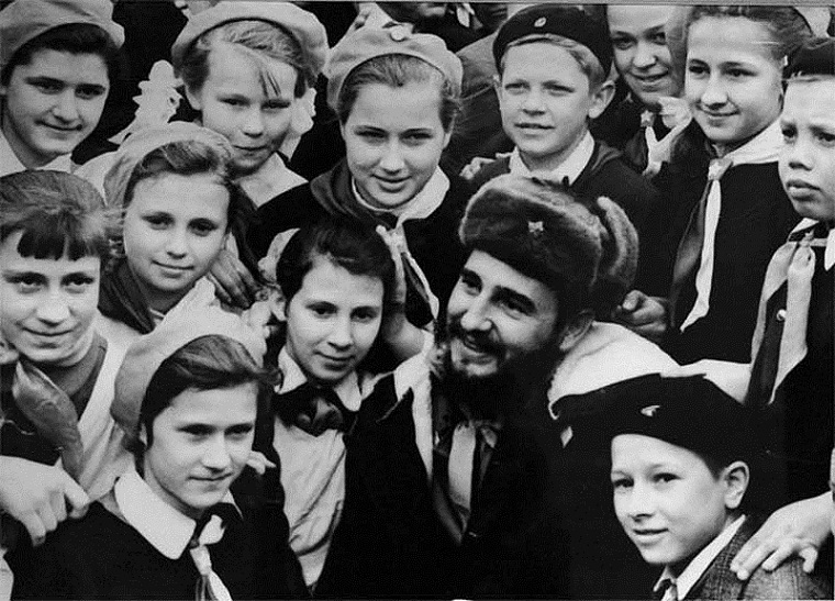 Fidel Castro y el camino hacia una sociedad socialista