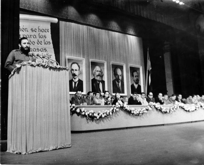 Fidel Castro, la Revoluci�n y su Comit� Central 