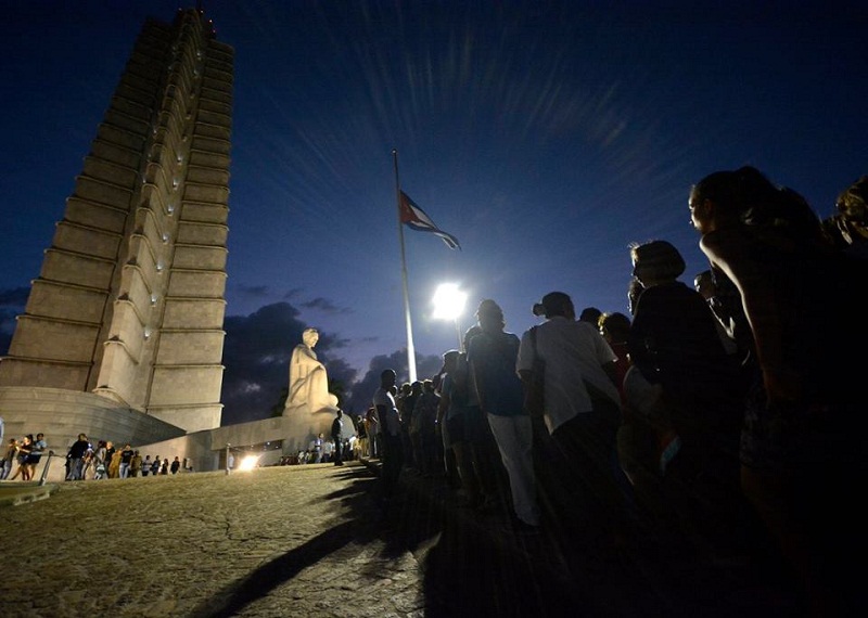 El pueblo cubano le rinde tributo póstumo a Fidel Castro. Foto: Abel Rojas