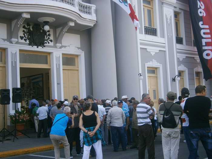 Cienfuegos con dolor y firmeza rinde homenaje a Fidel.Fotos: Mireya Ojeda