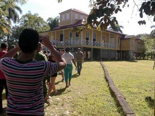 Homenaje a Fidel desde Birán. Foto: Aroldo García Fombellido