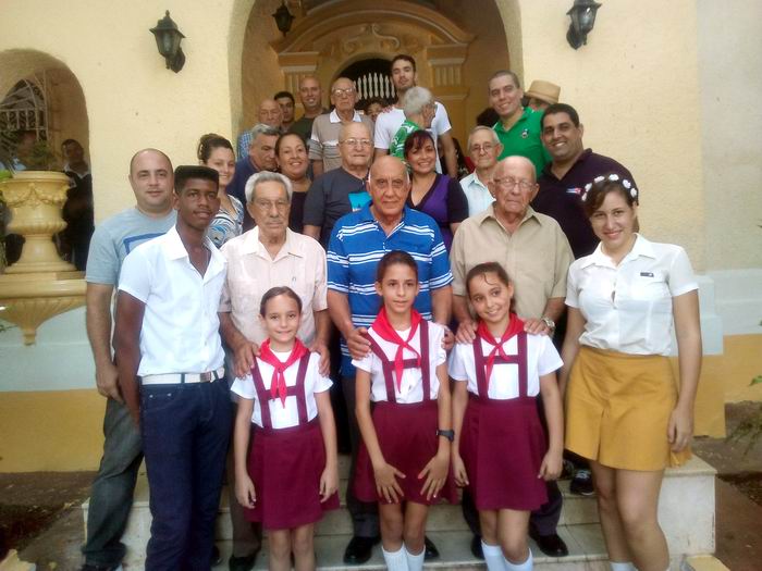 Homenaje juvenil a moncadistas y expedicionarios del Granma . Foto: Carlos Serpa Homenaje juvenil a moncadistas y expedicionarios del Granma . Foto: Carlos Serpa