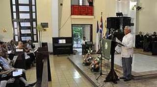 En la Iglesia Episcopal de la Santísima Trinidad, ubicada en la barriada de El Vedado, el Reverendo Joel Ortega Dopico, Presidente del CIC, expresó que Chávez es una inspiración de vida, de dedicación y entrega a su pueblo. Foto Prensa Latina En la Iglesia Episcopal de la Santísima Trinidad, ubicada en la barriada de El Vedado, el Reverendo Joel Ortega Dopico, Presidente del CIC, expresó que Chávez es una inspiración de vida, de dedicación y entrega a su pueblo. Foto Prensa Latina