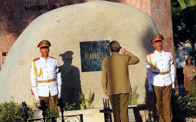 El líder de la Revolución Cubana ya descansa junto a Martí. Fotos: Juvenal Balán