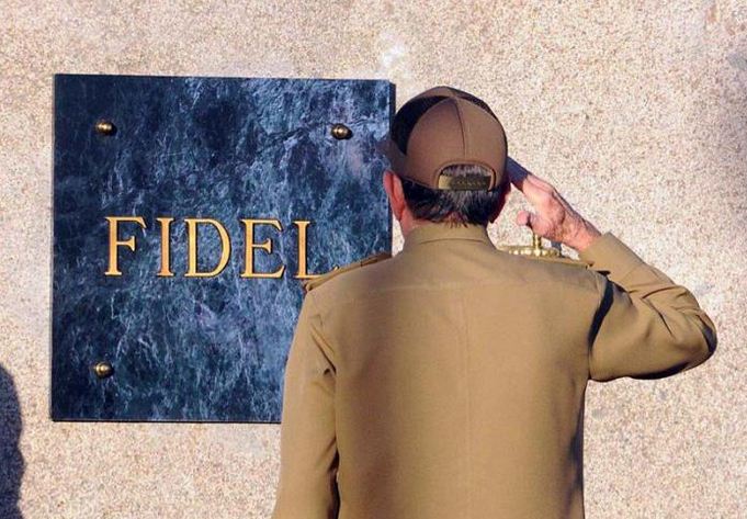 El líder de la Revolución Cubana ya descansa junto a Martí. Fotos: Juvenal Balán