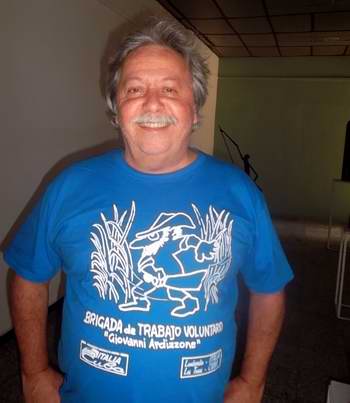 El jefe de las Brigadas XXXI y XXXII de trabajo voluntario Giovanni Ardizzone de la Asociación de Amistad Italia- Cuba