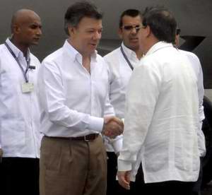 Juan Manuel Calderón, presidente de la República de Colombia, fue recibido por Bruno Rodríguez Parrilla, ministro cubano de Relaciones Exteriores, en el aeropuerto Juan Manuel Calderón, presidente de la República de Colombia, fue recibido por Bruno Rodríguez Parrilla, ministro cubano de Relaciones Exteriores, en el aeropuerto