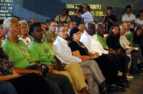 Presidencia que asiste al acto de entrega de las cenizas del Reverendo Lucius Walker al Centro Dr. Martin Luther King, en el Memorial José Martí, en La Habana, Cuba, el 30 de julio de 2011. Foto: Omara García Mederos/AIN Presidencia que asiste al acto de entrega de las cenizas del Reverendo Lucius Walker al Centro Dr. Martin Luther King, en el Memorial José Martí, en La Habana, Cuba, el 30 de julio de 2011. Foto: Omara García Mederos/AIN
