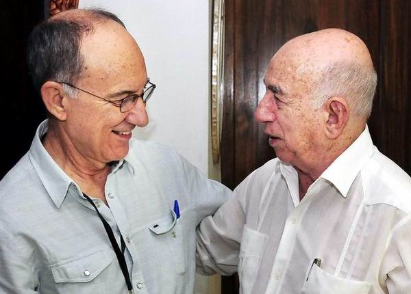 José Ramón Machado Ventura (D), Segundo Secretario del Comité Central del Partido Comunista de Cuba y Vicepresidente de los Consejos de Estado y de Ministros, recibe a Rui Falcâo, Presidente del Partido de los Trabajadores (PT) de Brasil, en La Habana, el 29 de abril de 2013. Foto: Jorge Luis González. José Ramón Machado Ventura (D), Segundo Secretario del Comité Central del Partido Comunista de Cuba y Vicepresidente de los Consejos de Estado y de Ministros, recibe a Rui Falcâo, Presidente del Partido de los Trabajadores (PT) de Brasil, en La Habana, el 29 de abril de 2013. Foto: Jorge Luis González.