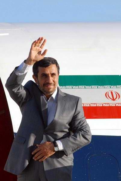 Mahmud Ahmadinejad, Presidente de la Rep�blica Isl�mica de Ir�n, quien se encontraba en una visita oficial a Cuba, se despide en el Aeropuerto Internacional Jos� Mart�, en La Habana, el 12 de enero de 2012. AIN FOTO/Marcelino VAZQUEZ HERN�NDEZ