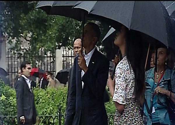 Flores de BarackObama al Padre de la Patria de Cuba, Carlos Manuel de Céspedes en Habana Vieja. Foto: Twitter Radio Rebelde Flores de BarackObama al Padre de la Patria de Cuba, Carlos Manuel de Céspedes en Habana Vieja. Foto: Twitter Radio Rebelde