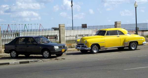 Peugeot 405 y Chevrolet 1951. Foto: Abel Rojas. Peugeot 405 y Chevrolet 1951. Foto: Abel Rojas.