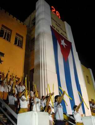 Pioneros en Santiago de Cuba reeditaron el asalto al Cuartel Moncada