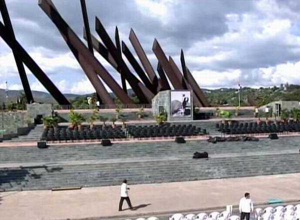 Plaza Antonio Maceo de Santiago de Cuba lista para la celebración del acto de masas en homenaje póstumo a Fidel