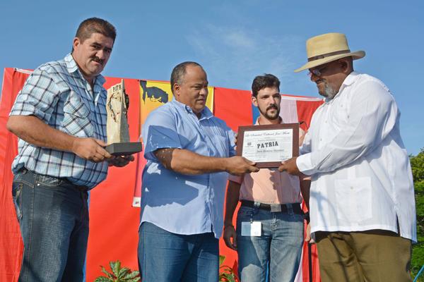 Rinden tributo a José Martí en Dos Ríos 