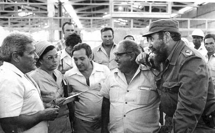 Fidel Castro: La construcci�n es parte del desarrollo del pa�s (+Audio)