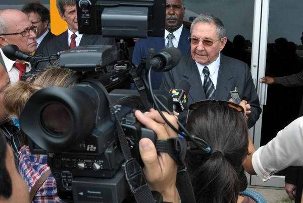 Declaraciones del presidente cubano Raúl Castro en el Aeropuerto Internacional José Martí, en la despedida del mandatario Alexander Lukashenko. Foto AIN Declaraciones del presidente cubano Raúl Castro en el Aeropuerto Internacional José Martí, en la despedida del mandatario Alexander Lukashenko. Foto AIN