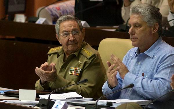 Raul Attends Cuban Parliament Session
