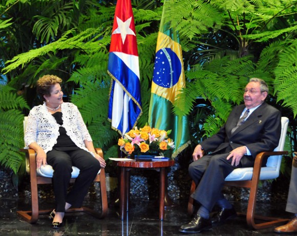 Raúl y Dilma en el Palacio de la Revolución. Foto: Ricardo López Hevia Raúl y Dilma en el Palacio de la Revolución. Foto: Ricardo López Hevia