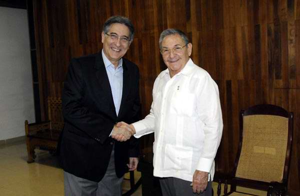 http://www.radiorebelde.cu/images/images/cuba/raul-castro-fernando-pimentel-cuba-brasil-foto-estudio-revolucion.jpg