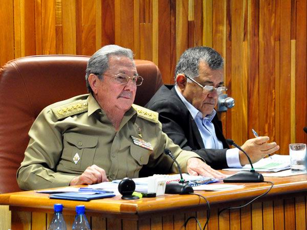 Raul Castro Heads Meeting of Cuban Council of Ministers