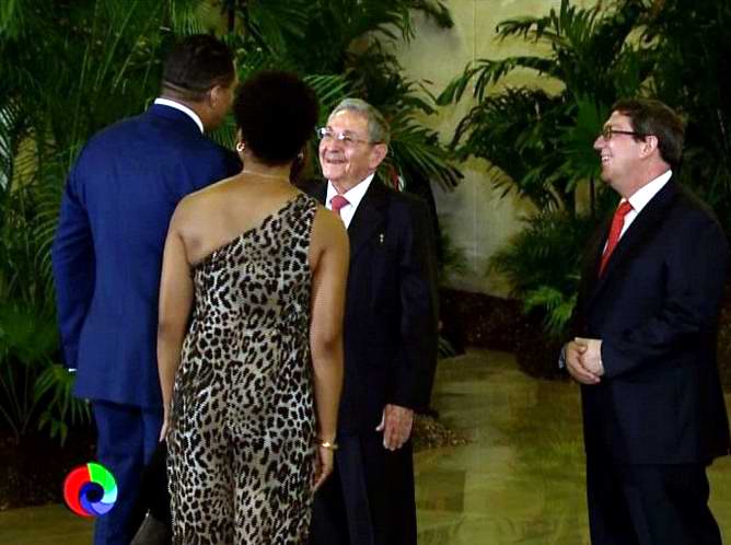 Recibe Raúl Castro al Primer Ministro de Jamaica, Andrew Holness. Foto: Twitter de Radio Rebelde Recibe Raúl Castro al Primer Ministro de Jamaica, Andrew Holness. Foto: Twitter de Radio Rebelde