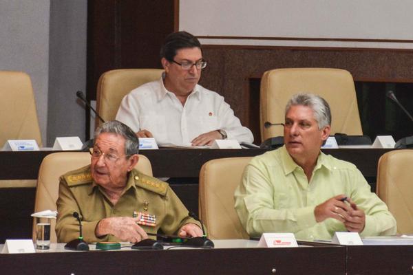 Cuban Presidnt Raul Castro (left) and  irst Vice-President Miguel Diaz-Canel