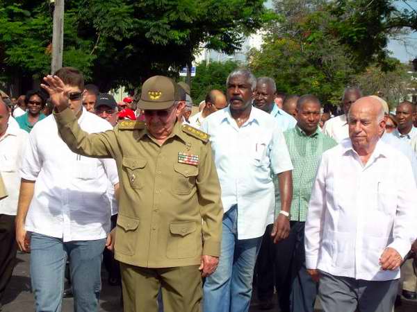 General de Ejército Raúl Castro, Presidente de los Consejos de Estado y Ministros durante la peregrinación por el aniversario de la muerte de Frank Paós y Raúl Pujols General de Ejército Raúl Castro, Presidente de los Consejos de Estado y Ministros durante la peregrinación por el aniversario de la muerte de Frank Paós y Raúl Pujols