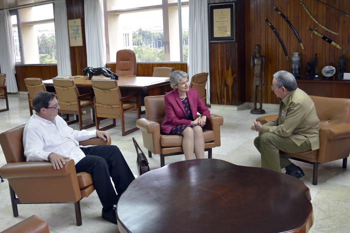 Recibe Raúl Castro a Directora General de la UNESCO. Foto: Estudio Revolución