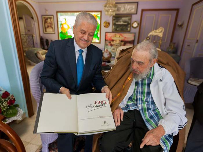 Encuentro cordial entre Fidel Castro y el Primer Ministro de Argelia Encuentro cordial entre Fidel Castro y el Primer Ministro de Argelia