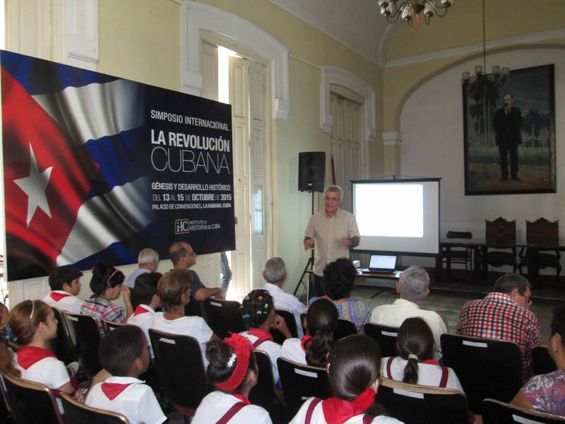 Fidel entre ni�os, ni�as y adolescentes