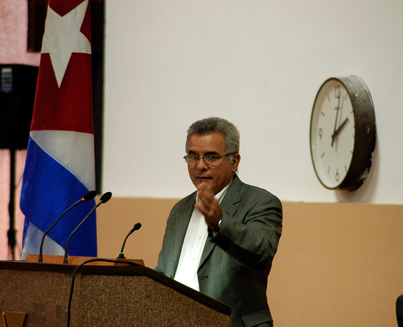 Preside Díaz-Canel clausura del Simposio sobre la Revolución cubana