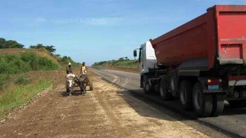 Reparaciones de la carretera que desde Santiago de Cuba hasta Guantánamo Reparaciones de la carretera que desde Santiago de Cuba hasta Guantánamo