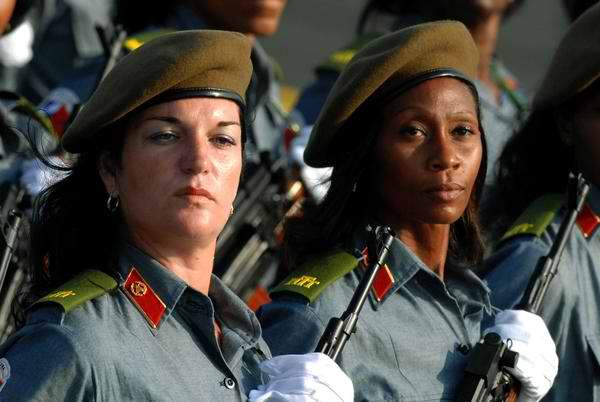 Revista militar por el aniversario 50 de la proclamaci�n del Car�cter Socialista de la Revoluci�n Cubana y de la Victoria Militar de Playa Gir�n. Plaza de la Revoluci�n Jos� Mart�, en La Habana, Cuba, el 16 de abril de 2011. AIN FOTO