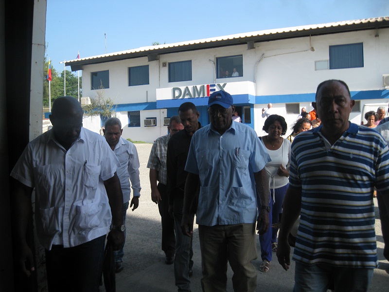 Recorre Valdés Mesa sitios de interés económico en  Santiago de Cuba 