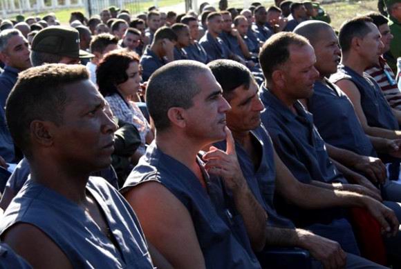 Reporters Visit Cuban Prisons